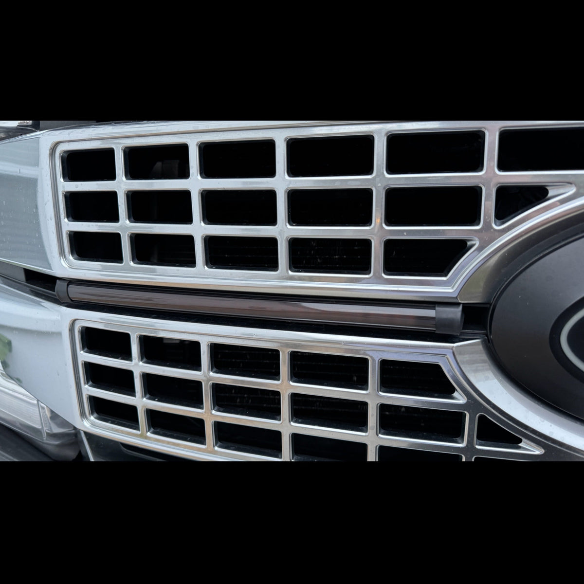 2017-2019 Ford Super Duty Platinum Center LED DRL Bar – F-250/F-350/F-450